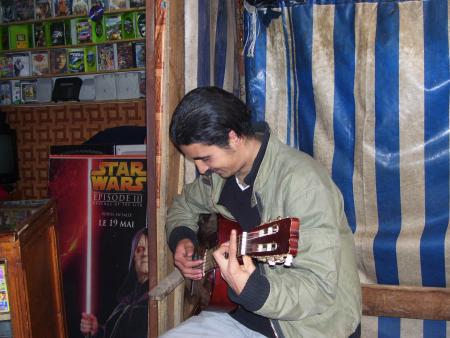 c moi en compagnie avec mon guitar :p